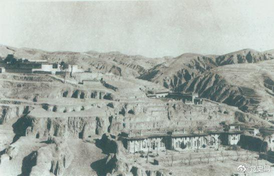 1947年12月25日至28日，中共中央在陜北米脂楊家溝召開擴(kuò)大會議（十二月會議）。圖為會議會址。